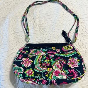 🌺VERA BRADLEY - like new Navy Floral adjustable Bag🌺